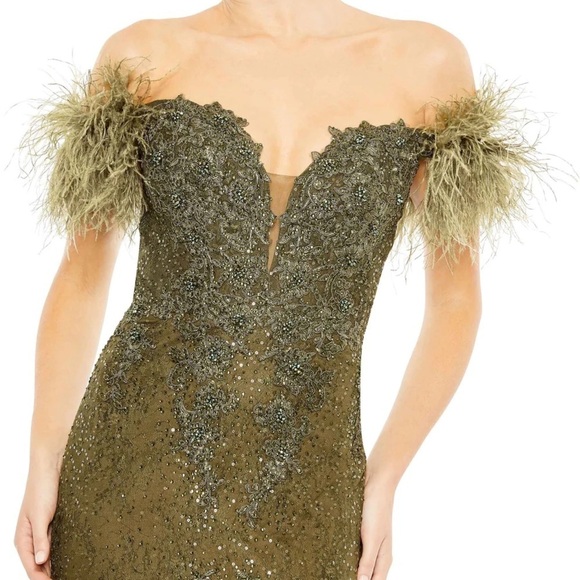 Mac Duggal 20246 NWT FEATHERED CRYSTAL EMBELLISHED SLEEVELESS GOWN - Picture 4 of 9